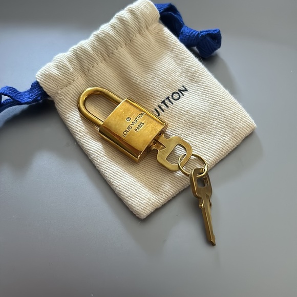 LV lock and key - Picture 3 of 4